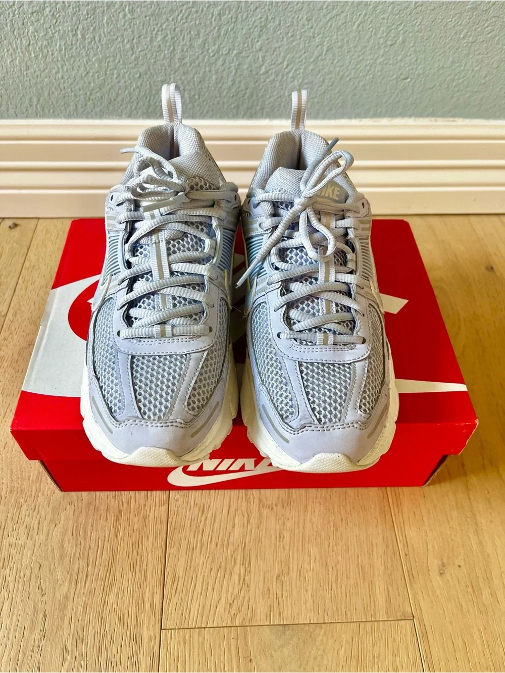 Nike Kids Vomero 5 Light Blue/White Sneakers Size 5.5Y
